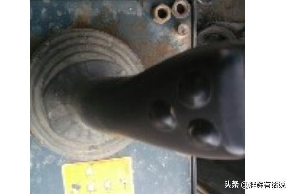 轮式装载机英文翻译-轮式装载机，铲车的简单操作？