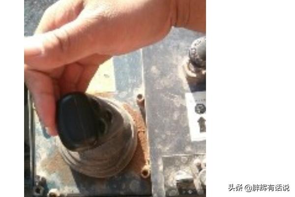 轮式装载机英文翻译-轮式装载机，铲车的简单操作？