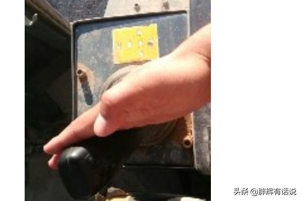 轮式装载机英文翻译-轮式装载机，铲车的简单操作？