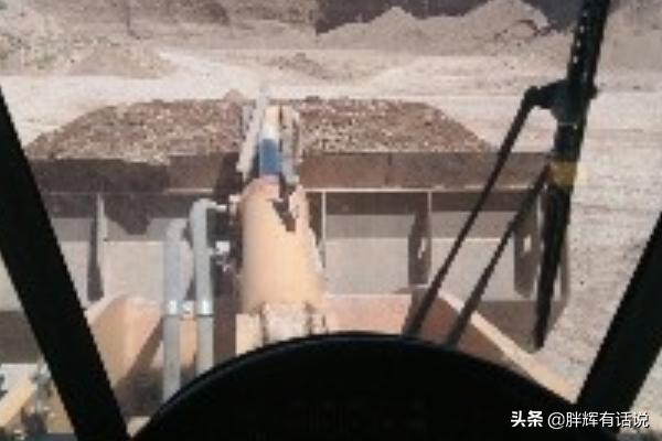 轮式装载机英文翻译-轮式装载机，铲车的简单操作？