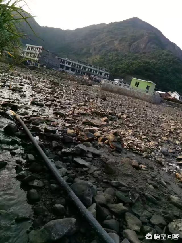 挖掘机视频现场-挖掘机施工现场安全措施？