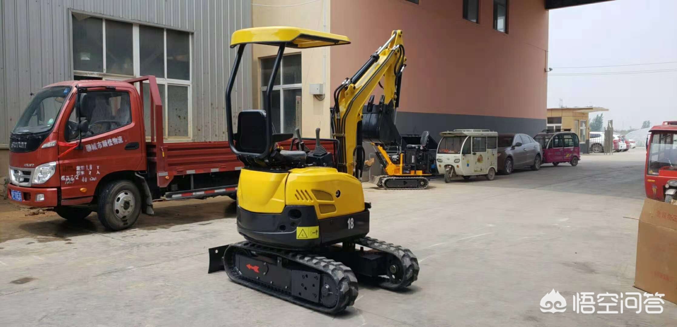 15万至20万的挖掘机图片及价格-80万的挖掘机型号？