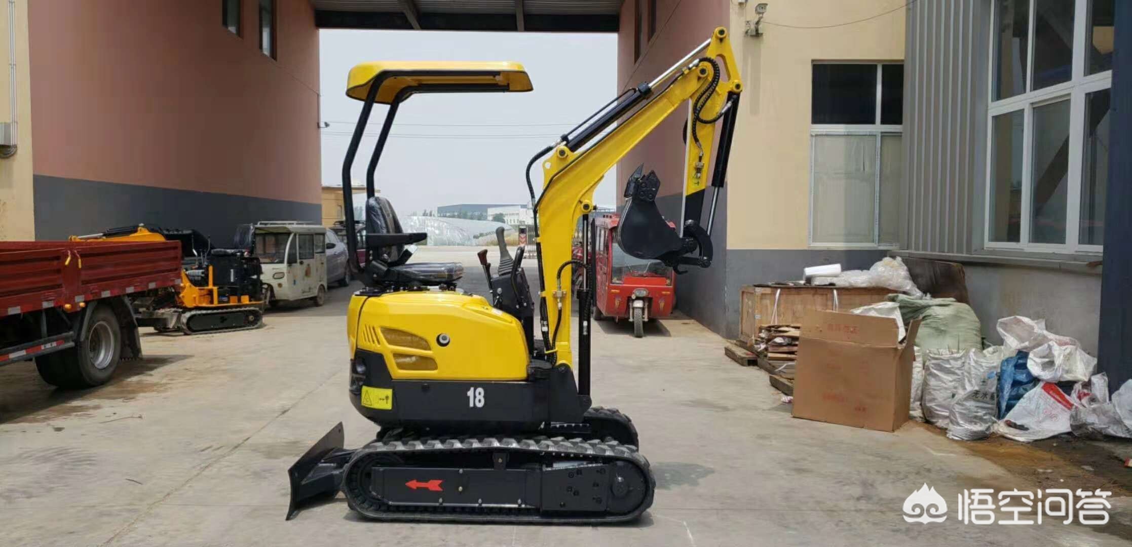 15万至20万的挖掘机图片及价格-80万的挖掘机型号？