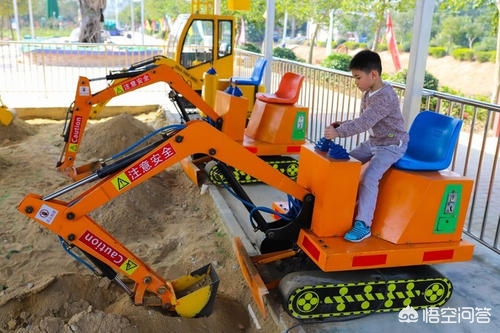 15万至20万的挖掘机图片视频-为什么有些小男孩那么喜欢挖掘机玩具呢？