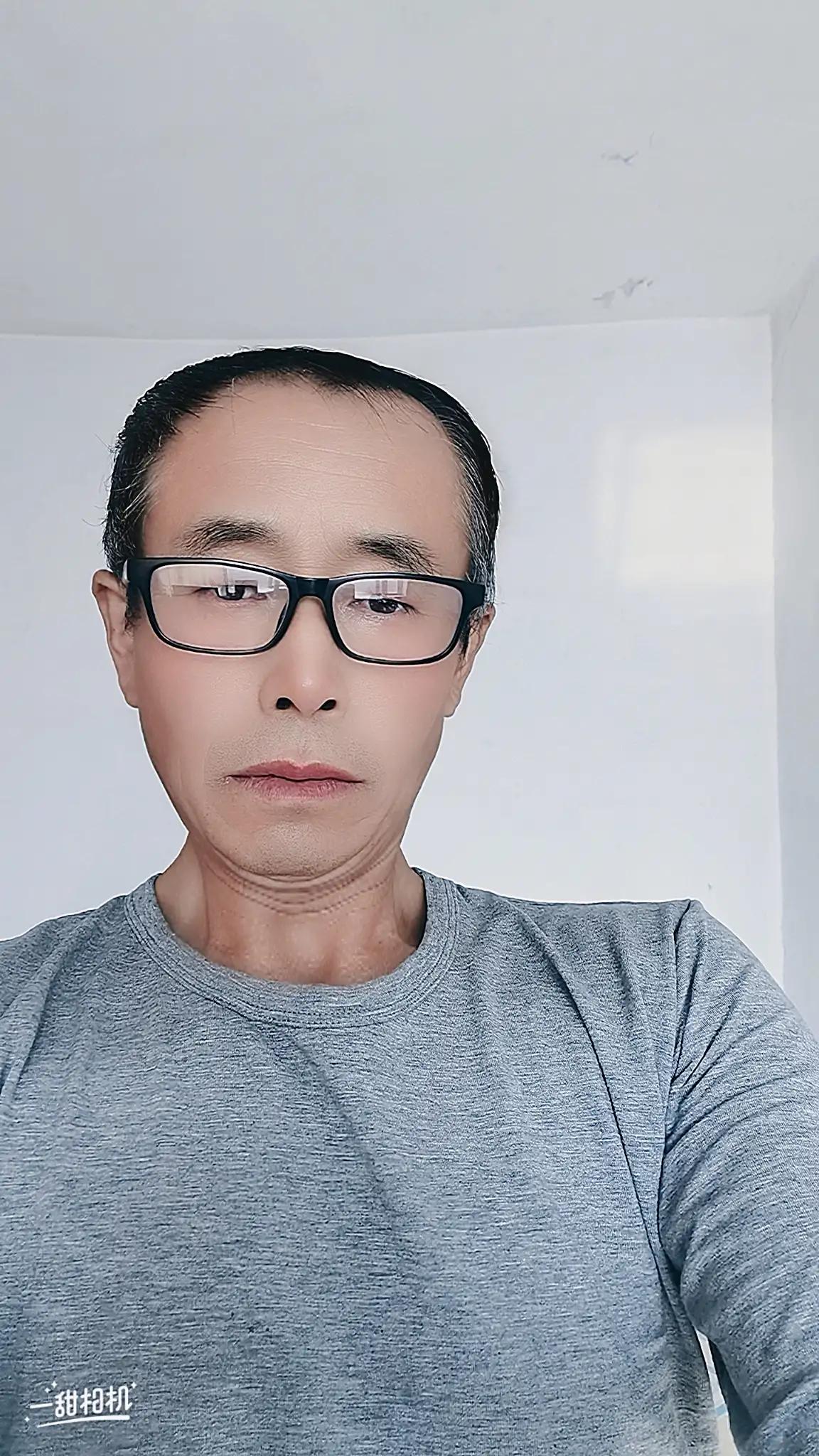 15万至20万的挖掘机图片视频-为什么有些小男孩那么喜欢挖掘机玩具呢？