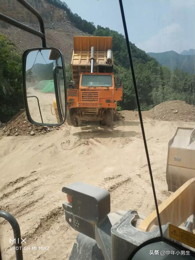 挖掘机装载机图片-挖掘机装载机都是什么类型？