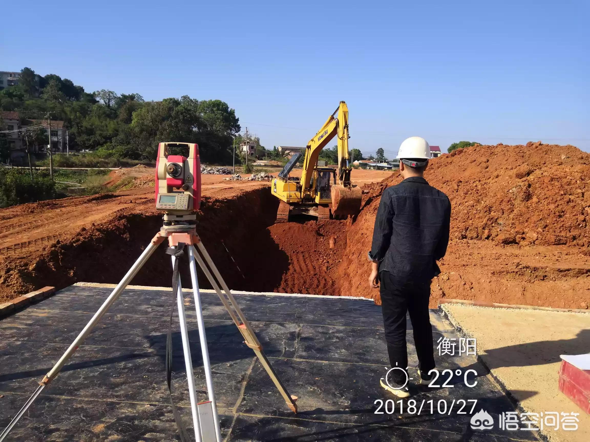 挖掘机工地施工视频表演大全-想买吊车或挖掘机在工地施工，盈利空间和前景如何？施工的钱款好结算吗？