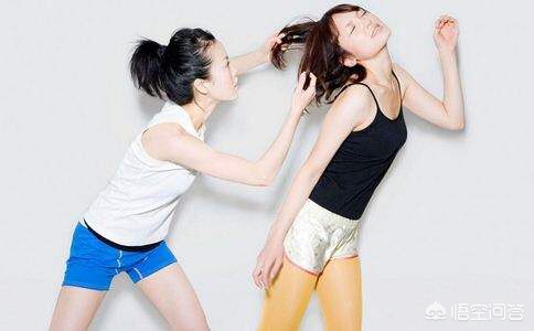 中学女生遭多人欺凌-宜州市一初中女生遭多人欺凌，在两现场被轮番抽耳光，女生母亲5天后看手机才知情, 你怎么看？