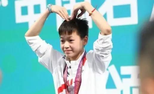 全红婵苏炳添合影-11位广东健儿获50万豪车！全红婵樊振东在列，为何苏炳添却没有？