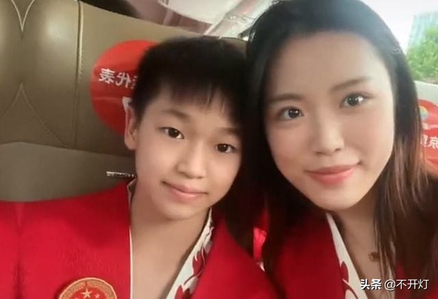 全红婵苏炳添合影-11位广东健儿获50万豪车！全红婵樊振东在列，为何苏炳添却没有？