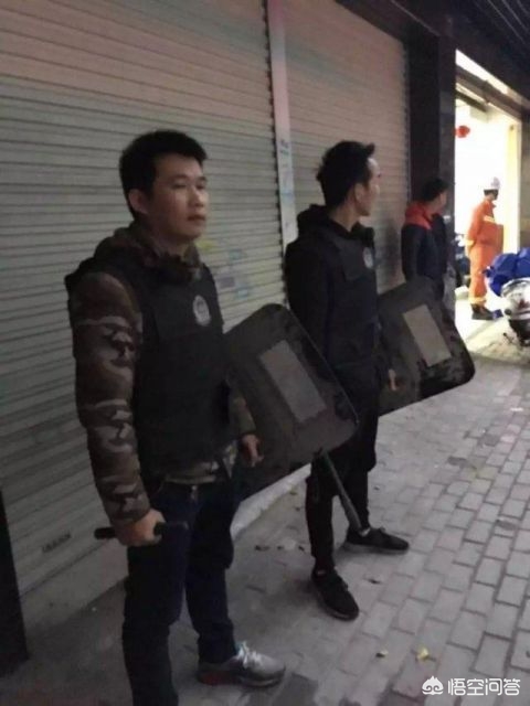 17岁男子杀害前女友-如何看待广西玉林17岁男子持刀挟持前女友，扬言要同归于尽？