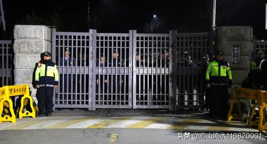 朴槿惠与李明博再会-同样是阶下囚，朴槿惠与李明博的狱中“待遇”为什么不一样？