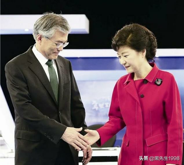 朴槿惠与李明博再会-同样是阶下囚，朴槿惠与李明博的狱中“待遇”为什么不一样？