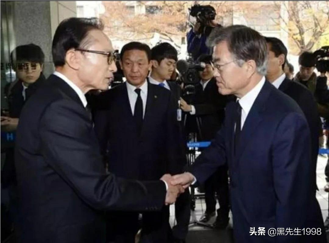 朴槿惠与李明博再会-同样是阶下囚，朴槿惠与李明博的狱中“待遇”为什么不一样？