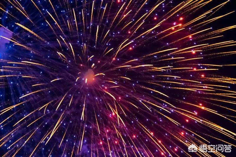 人民日报评烟花秀-卡塔尔烟花秀实际效果？