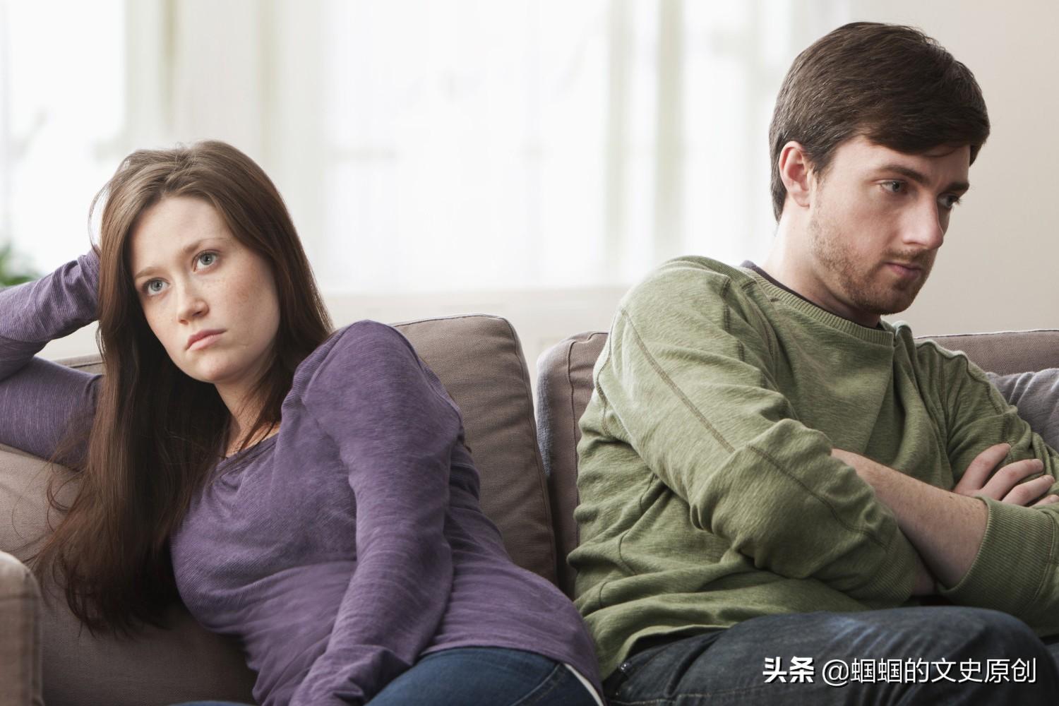 知男友已婚跳江轻生-男子要求看妻子手机被拒，怒而跳江自杀，夫妻之间有没有隐私？