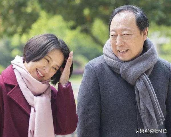 女子被前男友骗30万-女子嫌丈夫穷，被“高富帅”男子骗走30万，丈夫选择离婚有错吗？