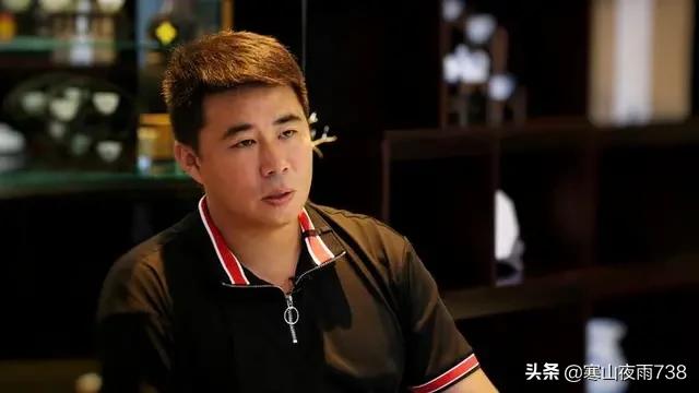 打人被退伍军人飞踹-哪些原因造成董方卓三十岁退役，无球可踢已经沦落到参加长沙业余联赛的窘境？