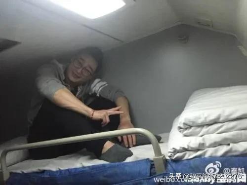 列车上铺跌落砸伤人-乘客从硬卧上铺摔伤谁来担责？